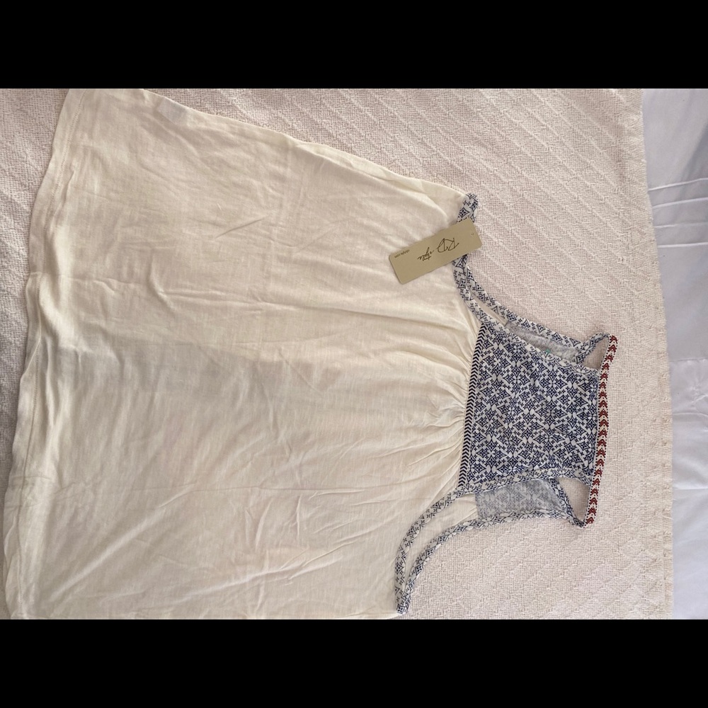 Loose fitting tank with collar detail.
